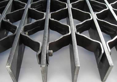 Riveted bar grating ideal for heavy load applications