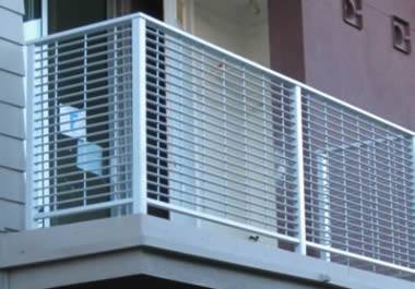Grating handrail protecting your children and things falling from the balcony 